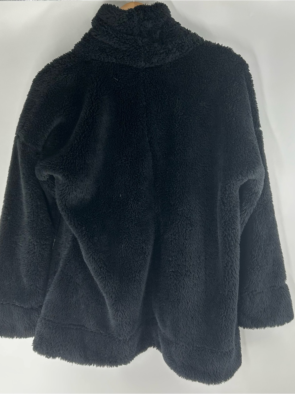 Vineyard Vines Black Plush Teddy Jacket - Picture 2 of 5